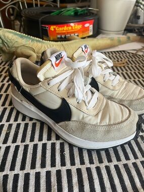 Nike Cream and Black Low-Top Runner Sneakers